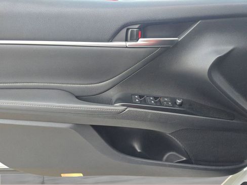 Used 2018 Toyota Camry XSE image 12