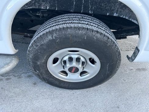 Used 2024 GMC Savana 2500 w/ Driver Convenience Package image 10