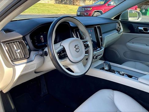 Used 2024 Volvo V60 B5 Cross Country Plus image 17