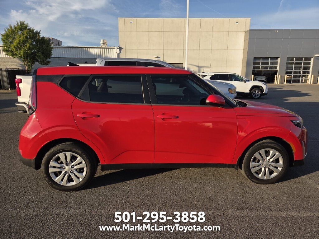 Used 2024 Kia Soul LX FWD image 4