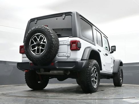 Used 2025 Jeep Wrangler Unlimited Rubicon AWD/4WD image 40