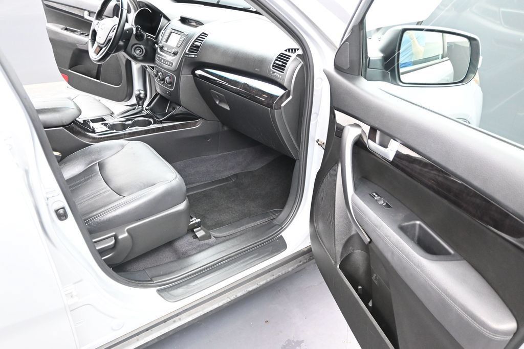 Used 2015 Kia Sorento LX AWD/4WD image 15