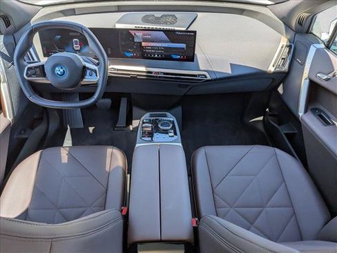 Used 2025 BMW iX xDrive50 AWD/4WD image 19