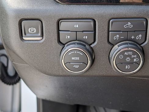 Used 2024 Chevrolet Silverado 2500 LT AWD/4WD image 22