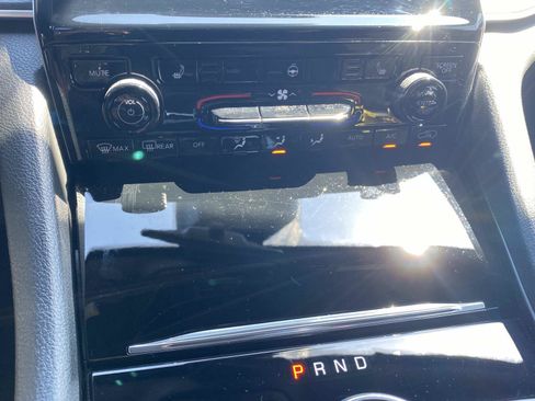 Used 2025 Jeep Grand Cherokee Altitude RWD image 30