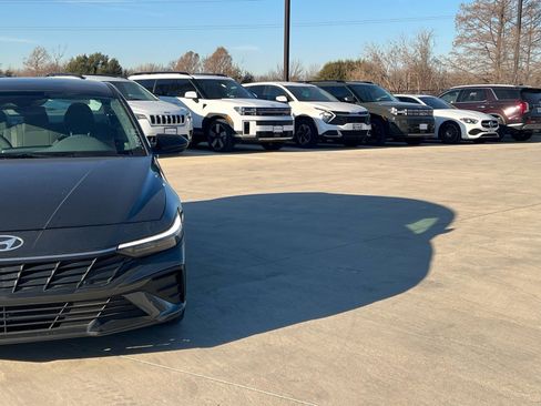 Certified 2025 Hyundai Elantra Sport image 3