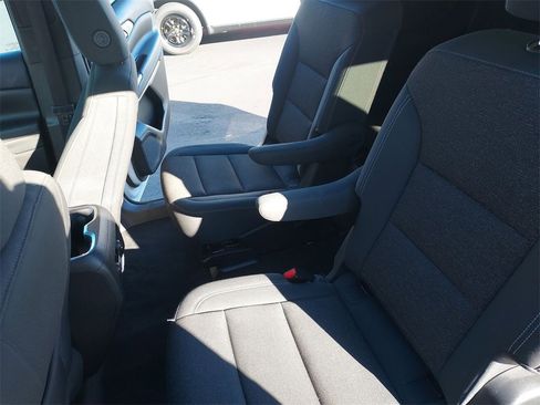 Used 2025 Chevrolet Traverse LT image 27