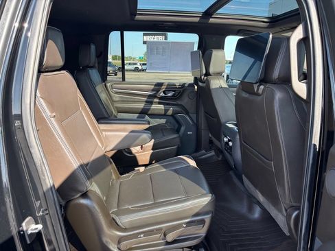 Used 2021 GMC Yukon XL Denali AWD/4WD image 29