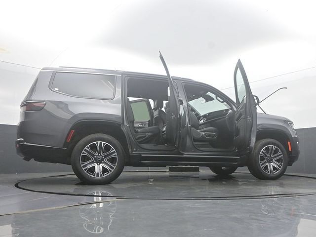 Used 2025 Jeep Wagoneer 4WD image 57