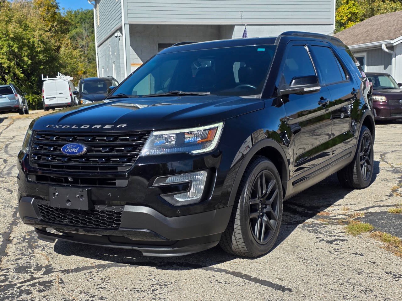 Used 2017 Ford Explorer Sport w/ Equipment Group 401A AWD/4WD image 3