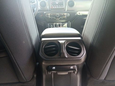 Used 2023 Jeep Gladiator Sport image 19