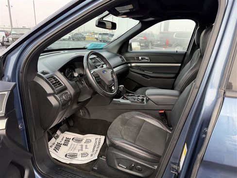 Used 2018 Ford Explorer XLT w/ Equipment Group 202A image 8