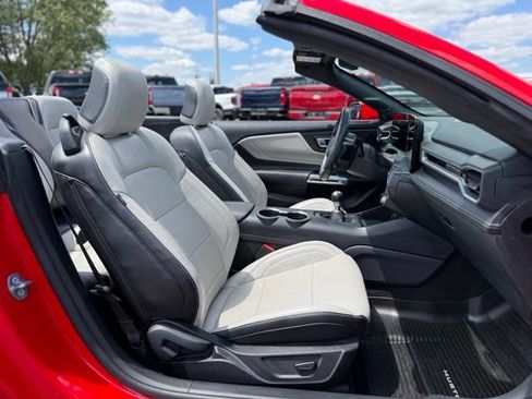 Used 2025 Ford Mustang GT Premium RWD image 7