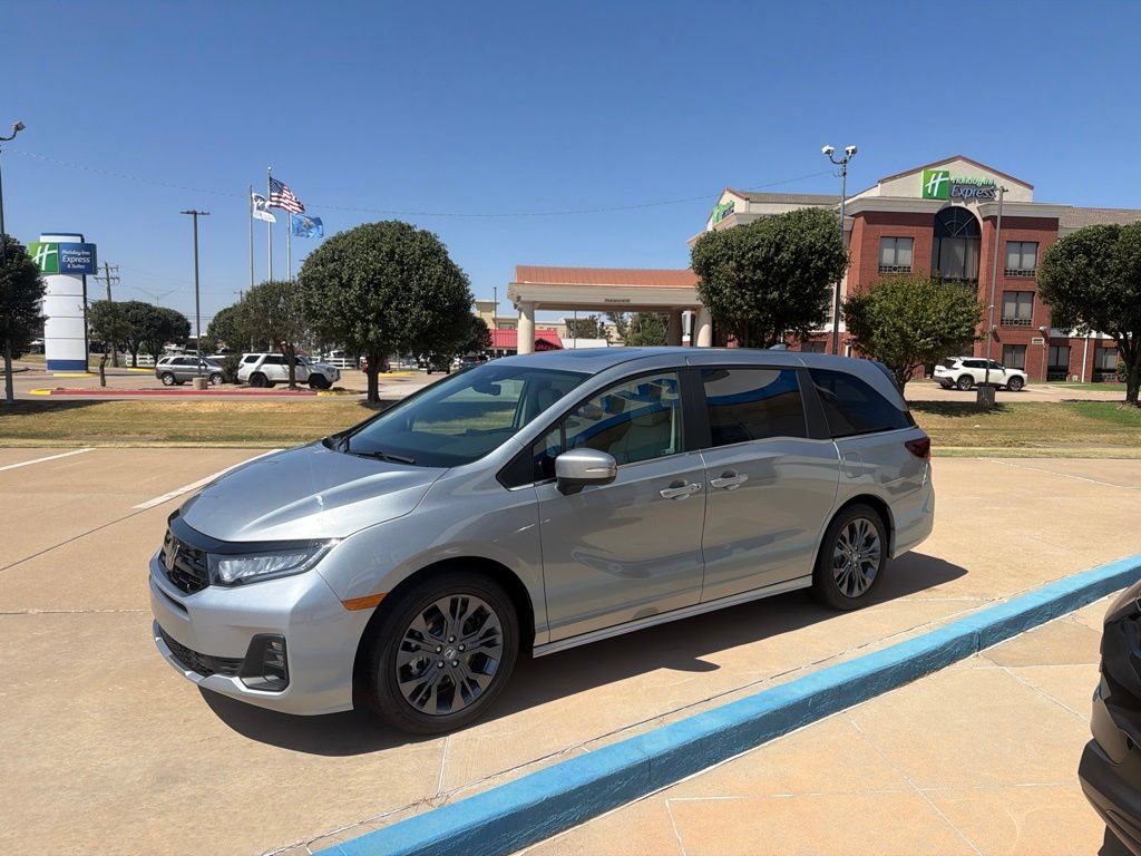 New 2026 Honda Odyssey Touring image 7
