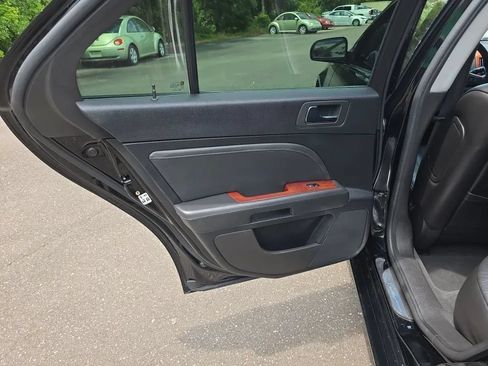 Used 2007 Cadillac STS w/ Preferred Equipment Group RWD image 40