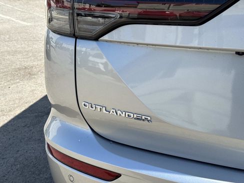 New 2025 Mitsubishi Outlander SEL image 5