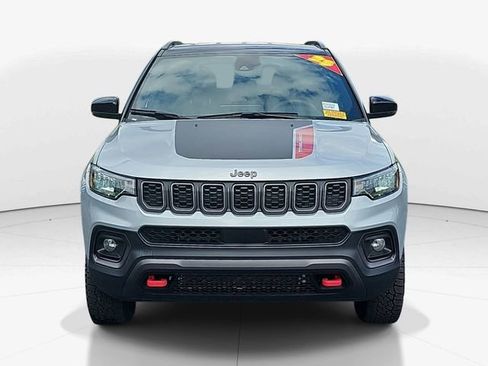Used 2025 Jeep Compass Trailhawk AWD/4WD image 9