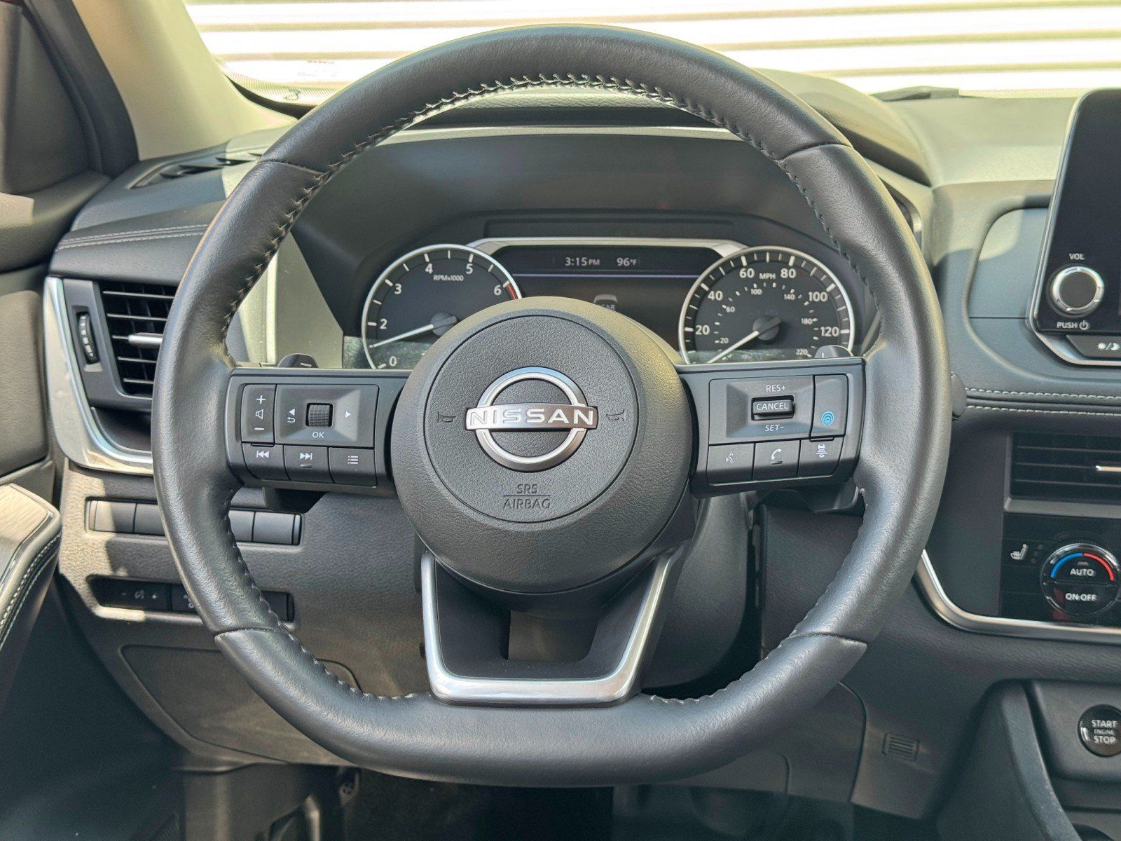 Used 2024 Nissan Rogue SV w/ SV Premium Package AWD/4WD image 19