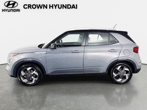 Used 2023 Hyundai Venue Limited w/ Cargo Package FWD image 8
