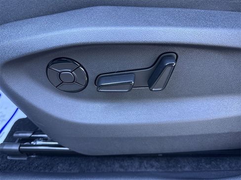 New 2026 Volkswagen Tiguan SE R-Line image 10