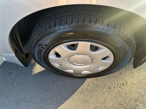 Used 2014 Nissan Quest S image 9