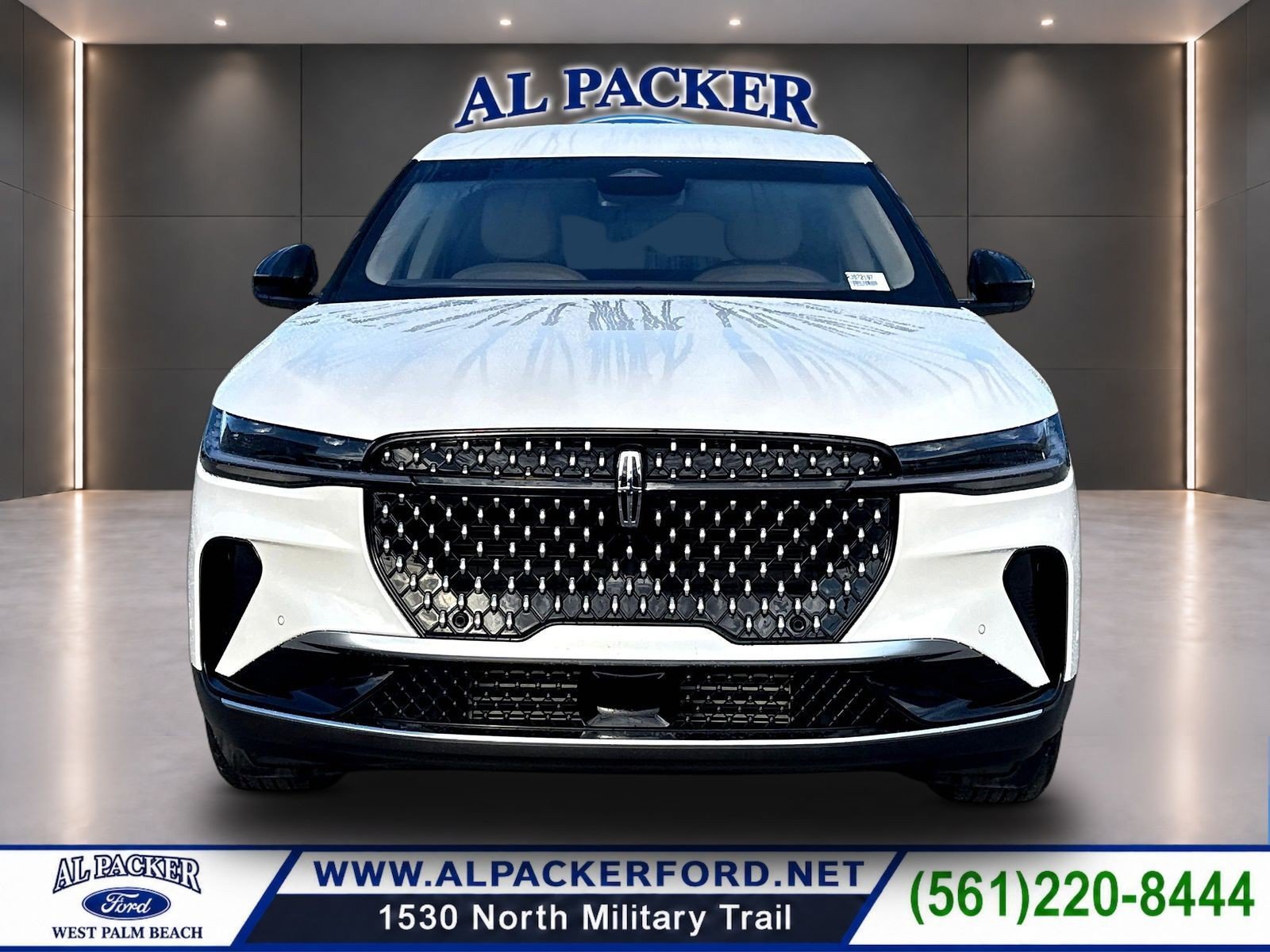 Used 2024 Lincoln Nautilus Premier AWD/4WD image 2