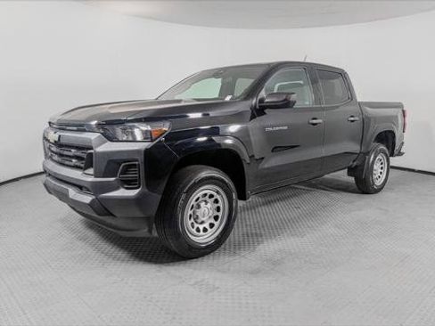 Used 2023 Chevrolet Colorado W/T RWD image 2