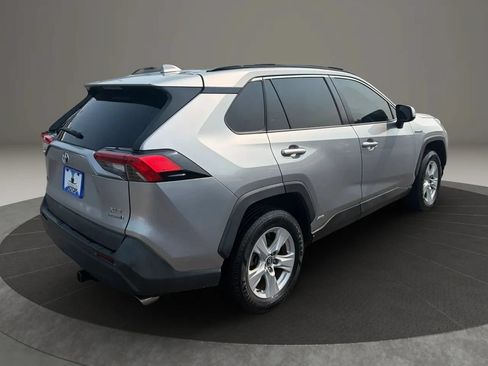 Used 2020 Toyota RAV4 XLE w/ Carpet Mat Package AWD/4WD image 5