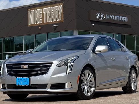 Used 2019 Cadillac XTS Luxury FWD image 1