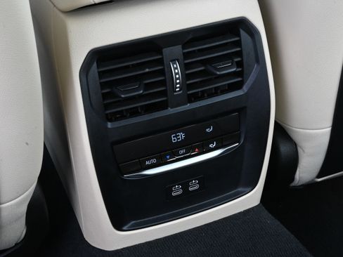 Used 2024 BMW 330i Sedan w/ Convenience Package image 30