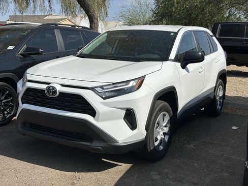 Used 2025 Toyota RAV4 LE AWD/4WD image 2