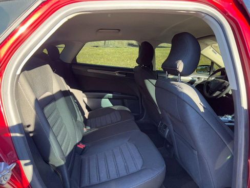 Used 2018 Ford Fusion SE w/ Fusion SE Technology Package image 10