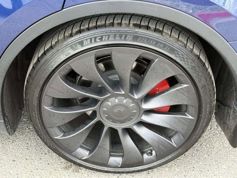 Used 2023 Tesla Model Y Performance image 11