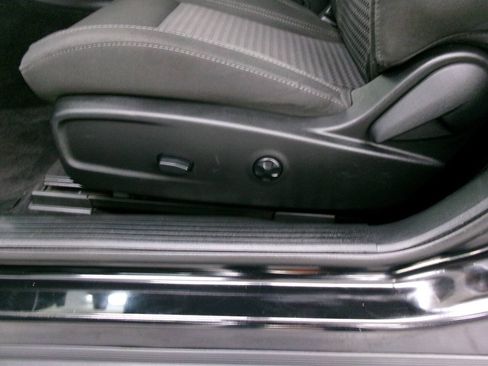 Used 2016 Dodge Challenger SXT RWD image 15