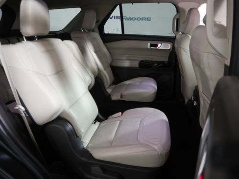 Used 2022 Ford Explorer Platinum w/ Technology Package image 22