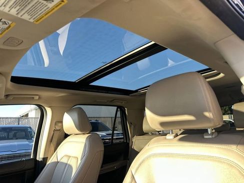 Used 2023 Ford Expedition Limited image 18