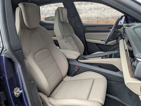 New 2026 Porsche Macan 4 Electric image 25