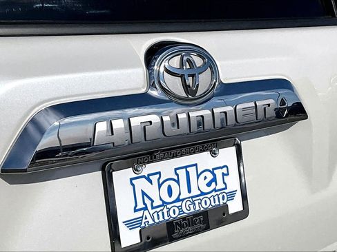 Used 2014 Toyota 4Runner Limited image 8