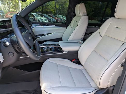 Certified 2025 Cadillac Escalade Sport w/ Touring Package AWD/4WD image 25