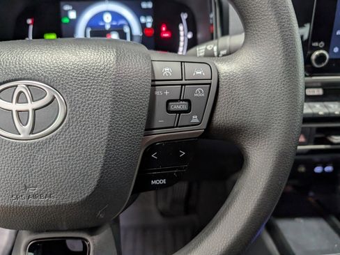 Used 2025 Toyota Camry LE image 17