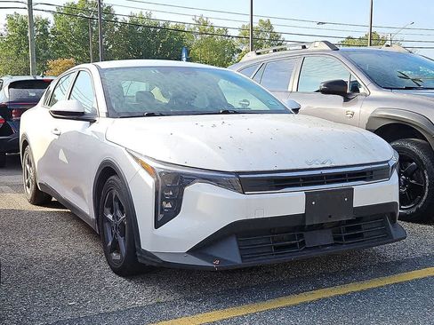 Used 2025 Kia K4 FWD image 2