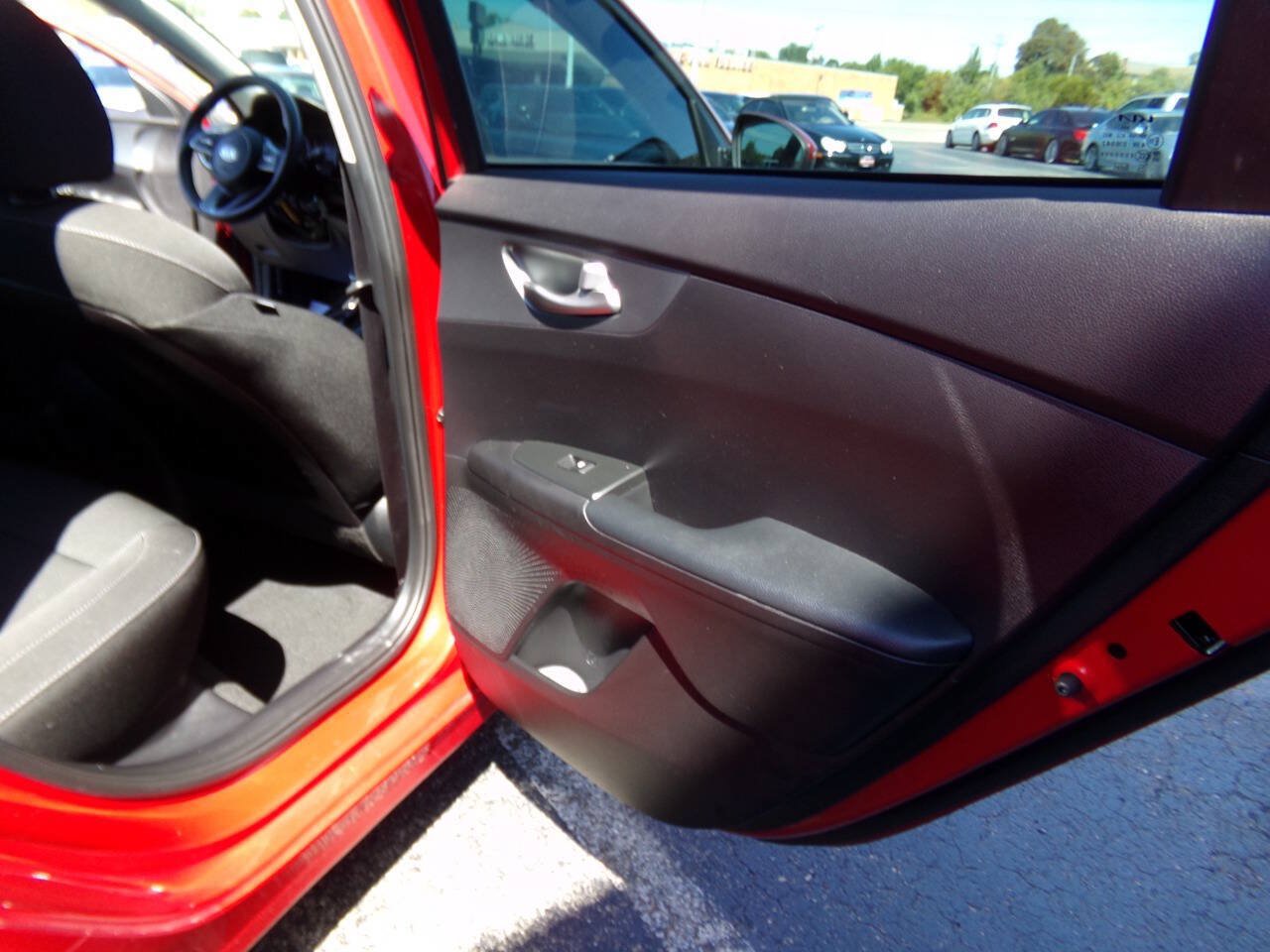 Used 2021 Kia Forte LXS FWD image 32