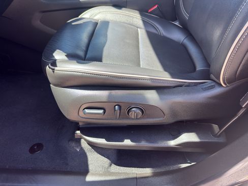 Certified 2023 Chevrolet Traverse Premier w/ Redline Edition AWD/4WD image 15