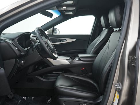 Used 2020 Lincoln Nautilus Premier AWD/4WD image 25