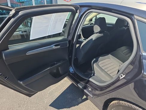 Used 2020 Ford Fusion SE FWD image 29