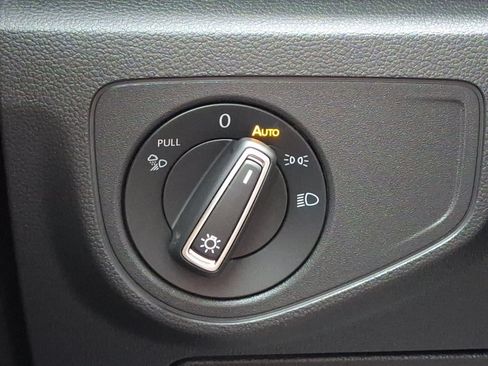 Certified 2023 Volkswagen Atlas Cross Sport SE image 24