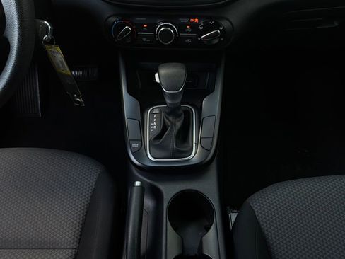 Used 2025 Kia Soul LX w/ LX Technology Package FWD image 13