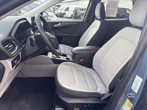 Used 2023 Ford Escape Active w/ Tech Pack #2 AWD/4WD image 2