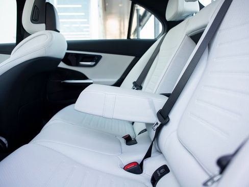 Used 2024 Mercedes-Benz C 300 4MATIC Sedan image 29