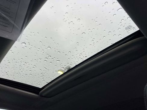 Used 2018 Toyota Highlander SE image 26